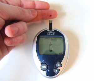 800px-blood_glucose_testing